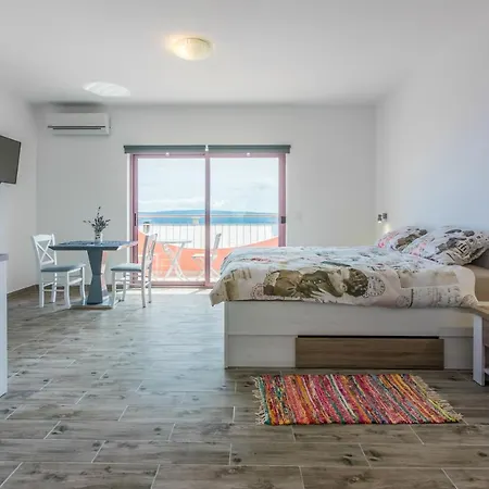 Πανσιόν Rino Dramalj