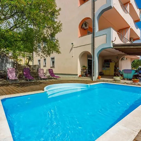 Πανσιόν Rino Dramalj